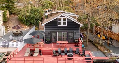 Lakefront Cottage-Ski-Golf-Snowboard- Watersports. 5 Bedrooms 9 Beds 2 Baths