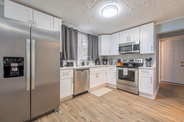 Refrigerador, microondas, horno, placa de cocina