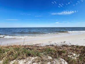 Beach nearby - Brand New! Bay Breeze ~ Private Pool~Waterfront (Dauphin Island)