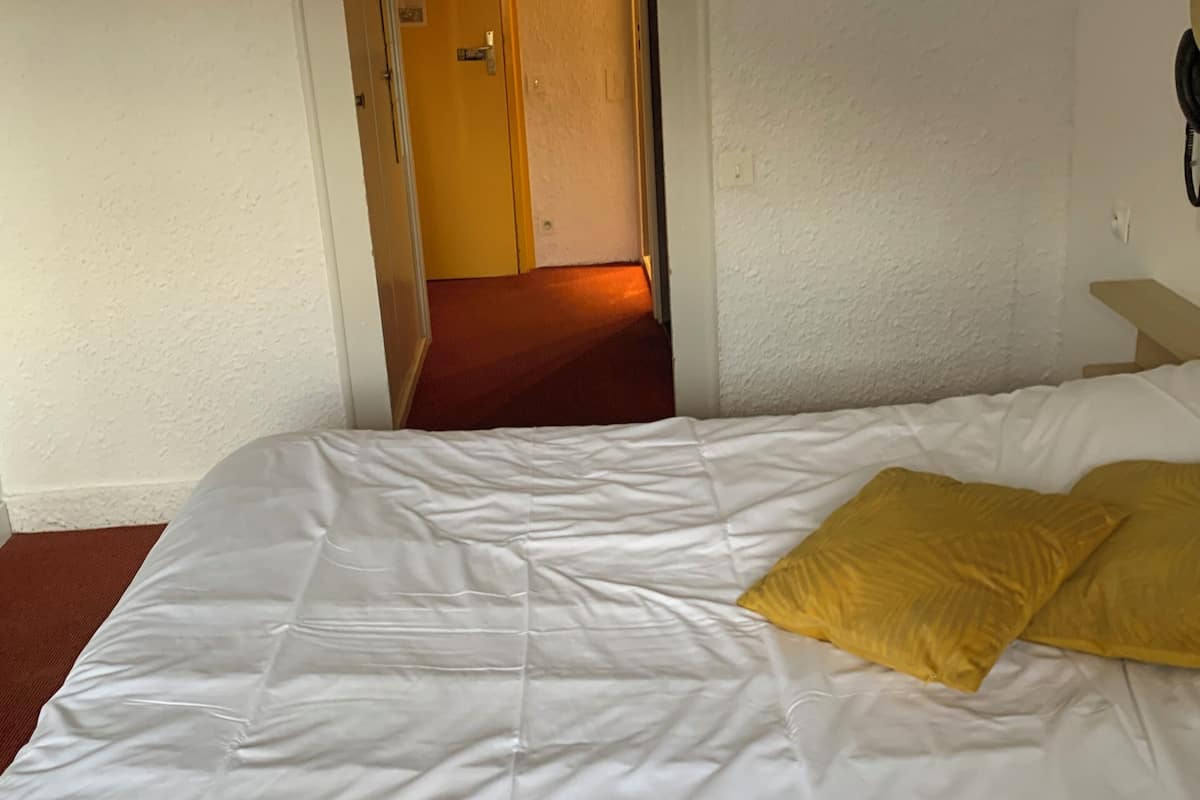 Verdunkelungsvorhänge, Bügeleisen/Bügelbrett, kostenloses WLAN