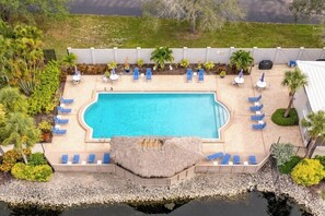 Pool - Condo in Naples Near Mercato (Naples)