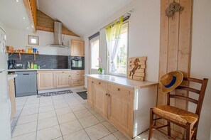 Microondas, horno, lavavajillas y tostadora