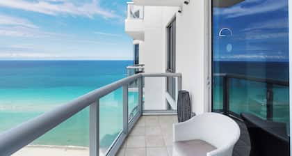 VIP Beachfront Penthouse: High-Floor Views & Resort Amenities