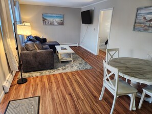 Smart TV - Splendid, two-bedroom, one-bathroom condo,  two short blocks from the beach! (Old Orchard Beach)