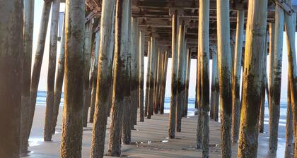 Appealing two-bedroom, one-bathroom condo, two short blocks from the beach!