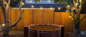 Charming Green Lake Craftsman – Hot Tub, AC, Dog Friendly, Walk to Lake & C...