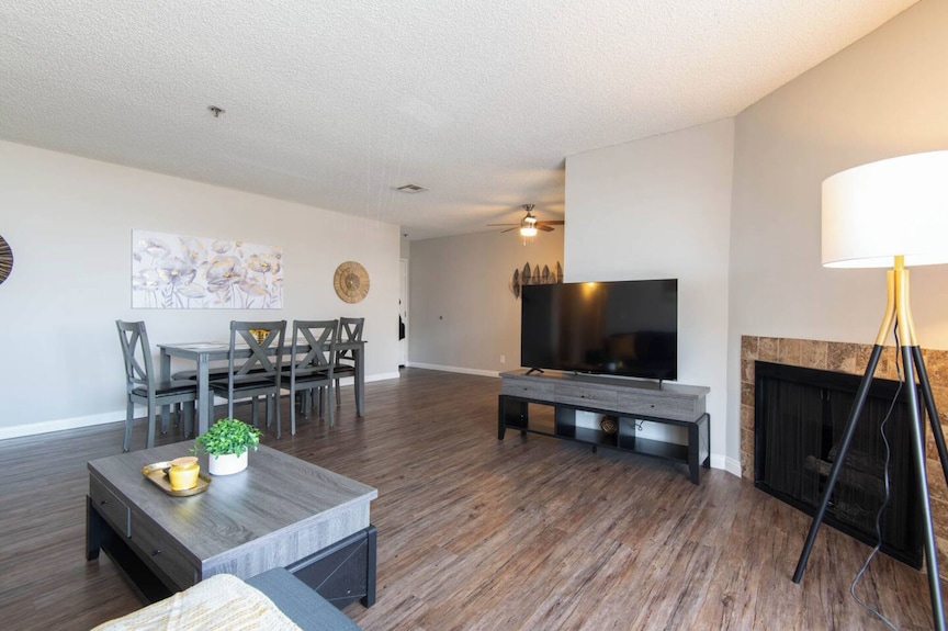 2br Hollywood Apt W/ Rooftop Pool & Stunning Views - Hollywood, CA