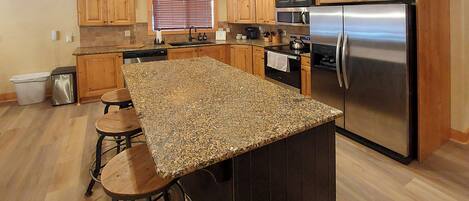 冰箱、微波炉、烤箱、炉灶