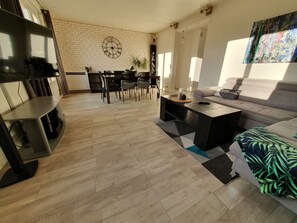 TV, music library, stereo