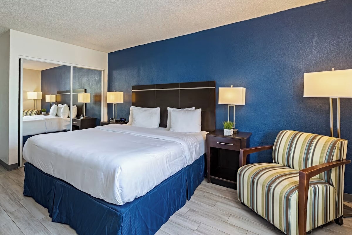 In-room safe, desk, free WiFi, bed sheets