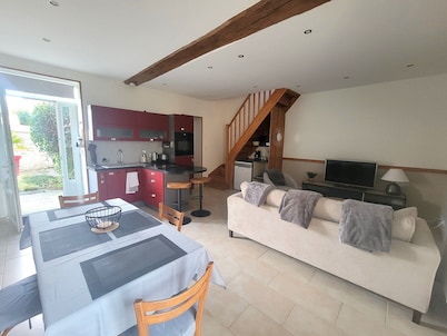 Self-catering cottage, air-conditioned, between the Loire Valley and Châteaux