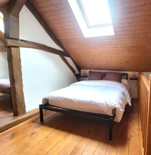 2 bedrooms, iron/ironing board, free WiFi, bed sheets