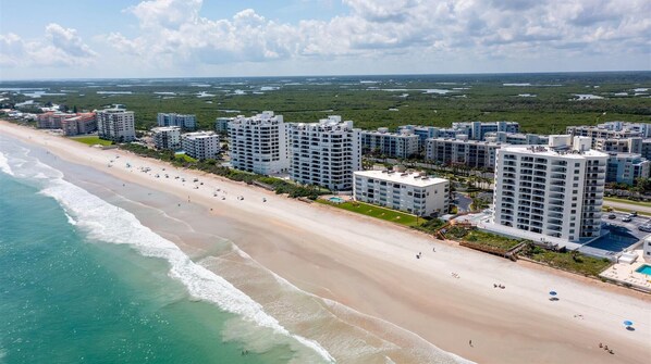 Beach nearby - Oceanwalk 8-504 - A 3 bed 2 bath Seabreeze escape (New Smyrna Beach)