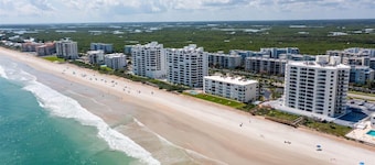 Oceanwalk 8-504 - A 3 bed 2 bath Seabreeze escape