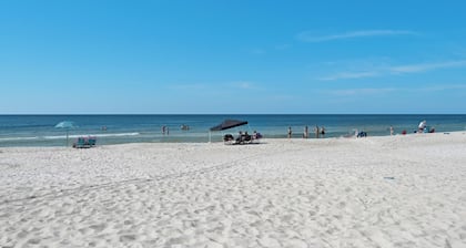 Beachwalk 18e: Cozy Townhouse Close to Beach!
