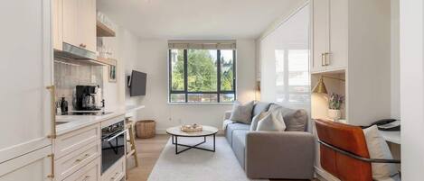 Refrigerador, microondas, horno y parrilla de estufa