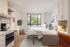 Planxa i posts de planxar, wifi i roba de llit 