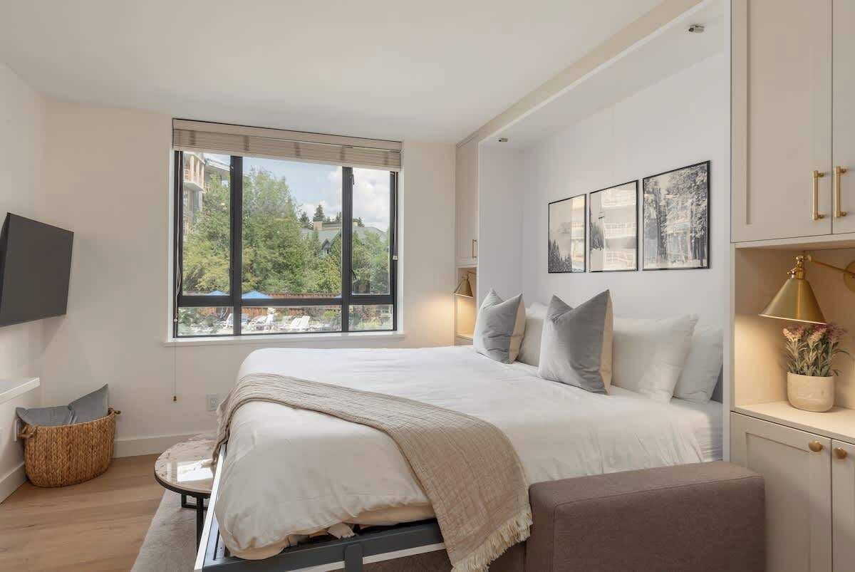 Silitysrauta/-lauta, Wi-Fi, vuodevaatteet