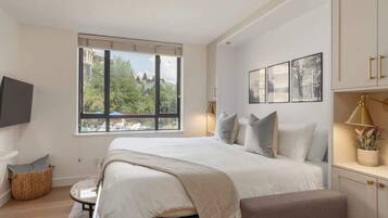 Silitysrauta/-lauta, Wi-Fi, vuodevaatteet