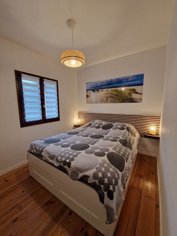 2 bedrooms, iron/ironing board, free WiFi