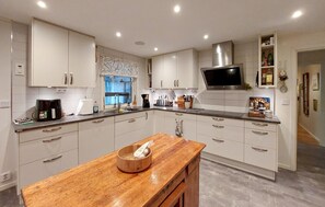 Réfrigérateur, lave-vaisselle, cafetière/bouilloire