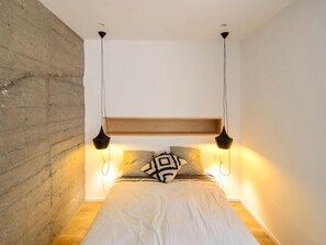 2 bedrooms, iron/ironing board, travel crib, internet