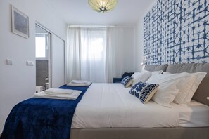 3 bedrooms, iron/ironing board, internet, bed sheets