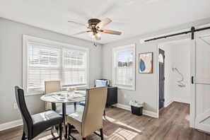 Interior - Bubbly Chateau in Park Circle Perfect for Travelers that want to Socialize (North Charleston)