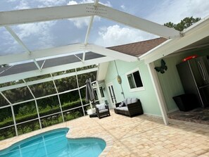 Pool - 4-bedroom house in brilliant Naples with AC, WiFi (Naples)