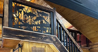 3-bedroom 2.5 bath Log Cabin in beautiful Hillsboro. Near Rocky Fork Lake.