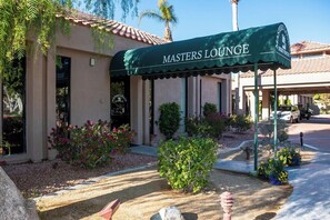 Exterior - Two Resort Style Homes Steps from Each Other, 7 Bedrooms, Pool, Hot Tub, Misters (Cathedral city)