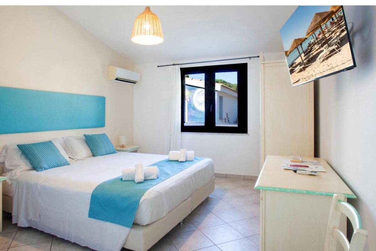 Economy Double or Twin Room | In-room safe, WiFi (free)