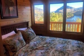 4 bedrooms, iron/ironing board, free WiFi, bed sheets - Premier Home 4 Bedroom 2 Bathroom on Yellowstone River 10 min to Park Entrance (Gardiner)