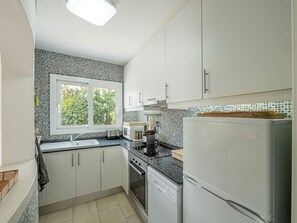 Réfrigérateur, micro-ondes, four, lave-vaisselle