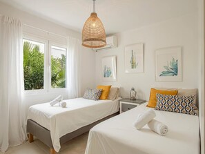 3 bedrooms, iron/ironing board, WiFi, bed sheets