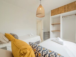 3 chambres, fer et planche à repasser, Wi-Fi, draps fournis