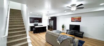 Brand New Home Sleeps 8-Ultimate Family Retreat in Proximity of National Parks!