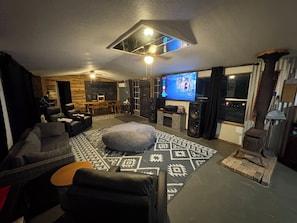 Smart-tv en een open haard