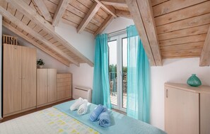 3 chambres, fer et planche à repasser, lit parapluie, Wi-Fi gratuit