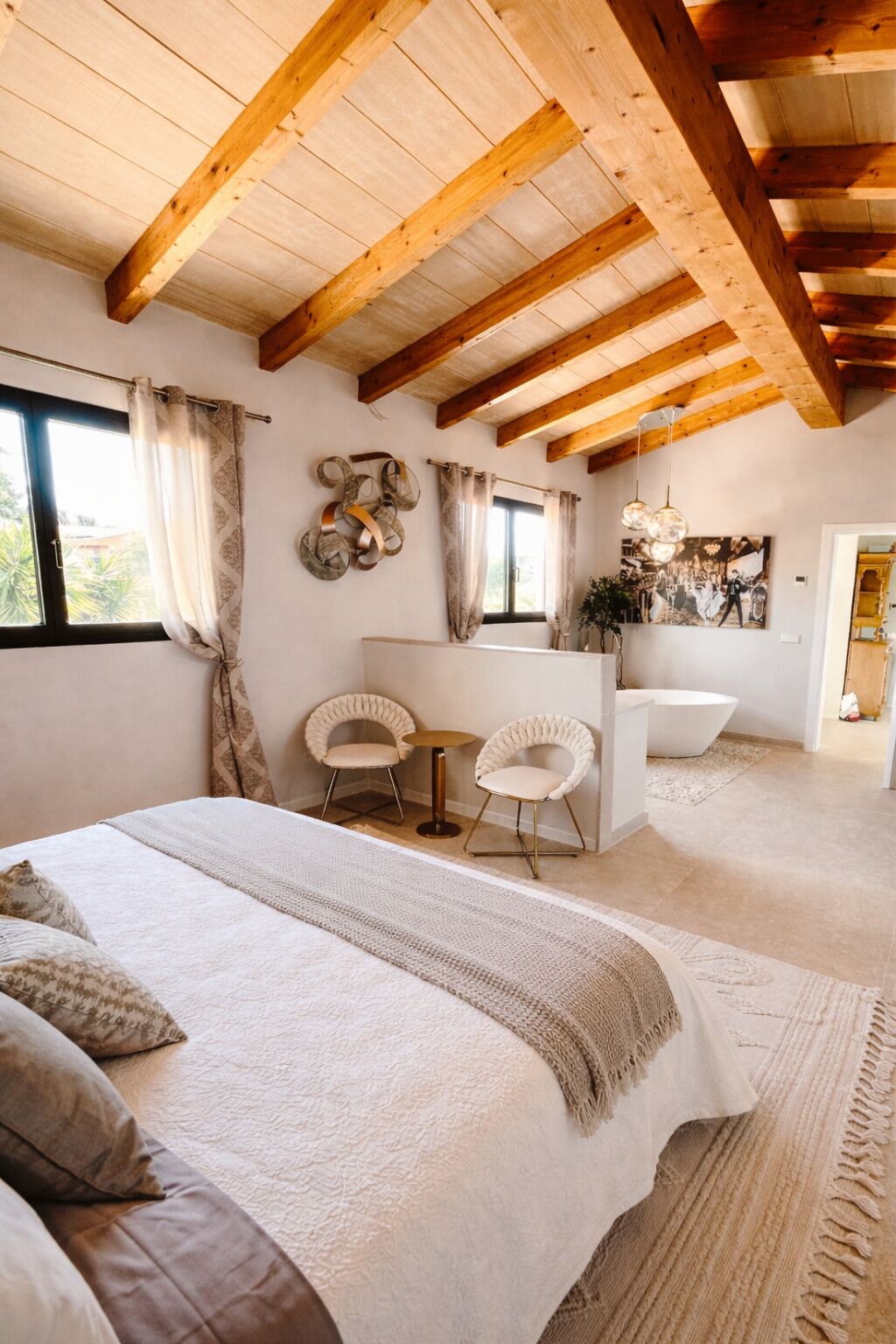 5 slaapkamers, een strijkplank/strijkijzer, wifi, beddengoed
