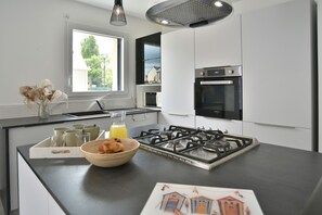Fridge, microwave, oven, dishwasher