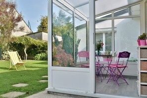 Outdoor dining - Karome (Saint-Coulomb)