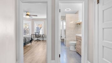 3 bedrooms, desk, iron/ironing board, free WiFi