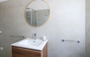 Shower - Amazing apartment in Piombino with WiFi (Piombino)