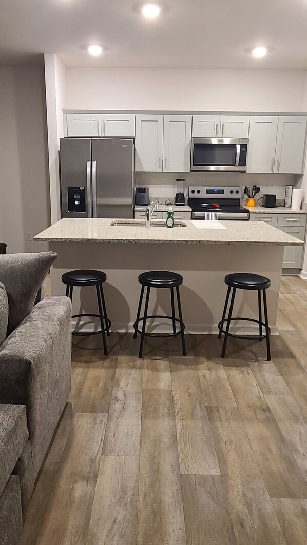 Fridge, microwave, oven, stovetop - Spacious 4 bdrm 2.5 ba townhome w/2 car garage in Reedy Fork area of Greensboro (Greensboro)