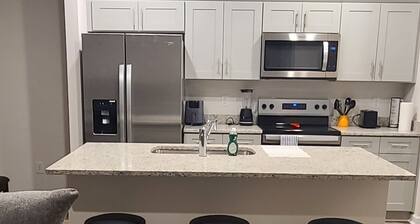 Spacious 4 bdrm 2.5 ba townhome w/2 car garage in Reedy Fork area of Greensboro