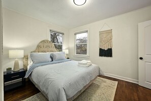 1 bedroom, desk, WiFi, bed sheets