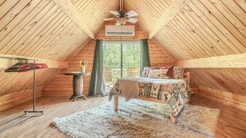 2 bedrooms, iron/ironing board, free WiFi, bed sheets