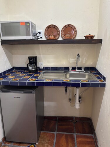 Charming lodge with AC and WiFi in soothing San Pedro Tlaquepaque.