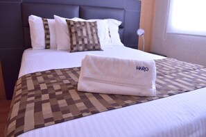 5 bedrooms, iron/ironing board, WiFi, bed sheets